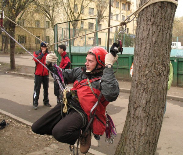 На качелях...посмотреть следующее фото...