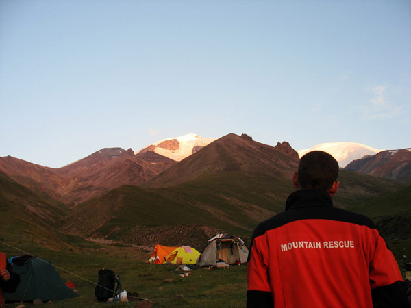 Mountain rescue. Наш гид Витя Ершов....посмотреть следующее фото...