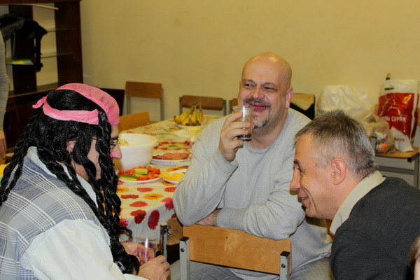 ...посмотреть следующее фото...