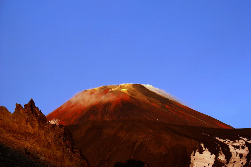 Авачинский вулкан на закате....посмотреть следующее фото...