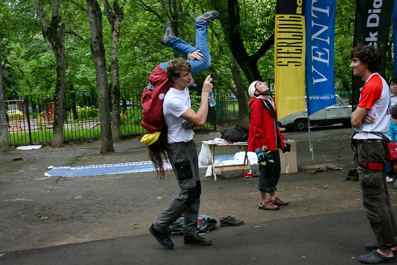 ...посмотреть следующее фото...