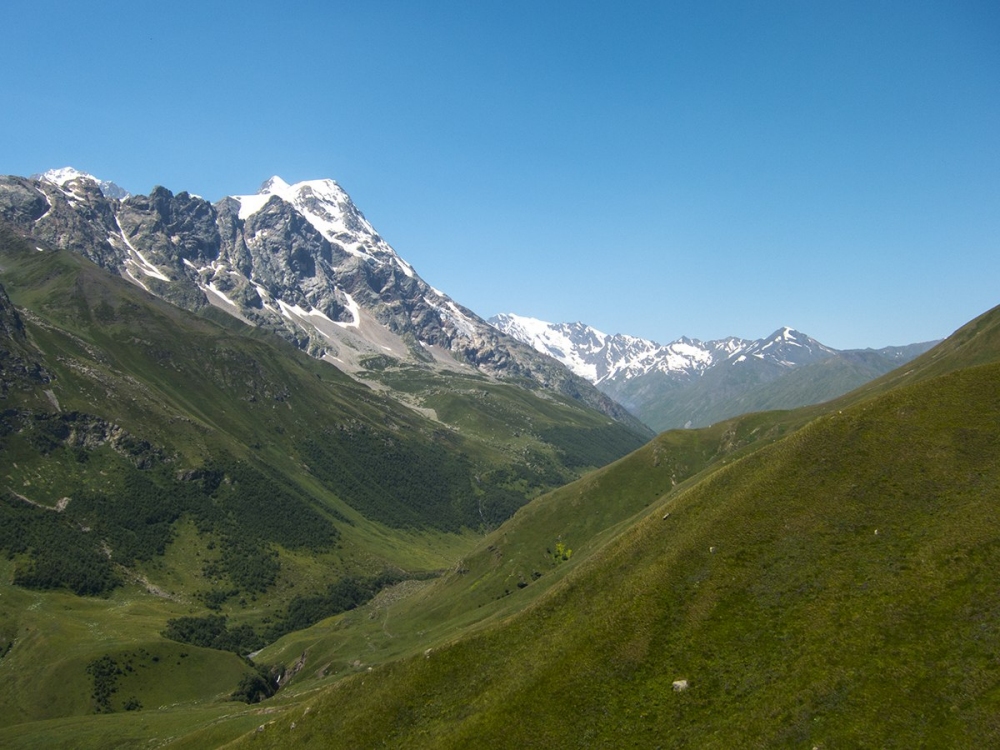 Ущелье Дигории /фото Люды Ивановой/...посмотреть следующее фото...