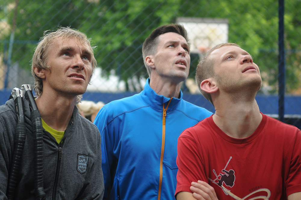 ...посмотреть следующее фото...