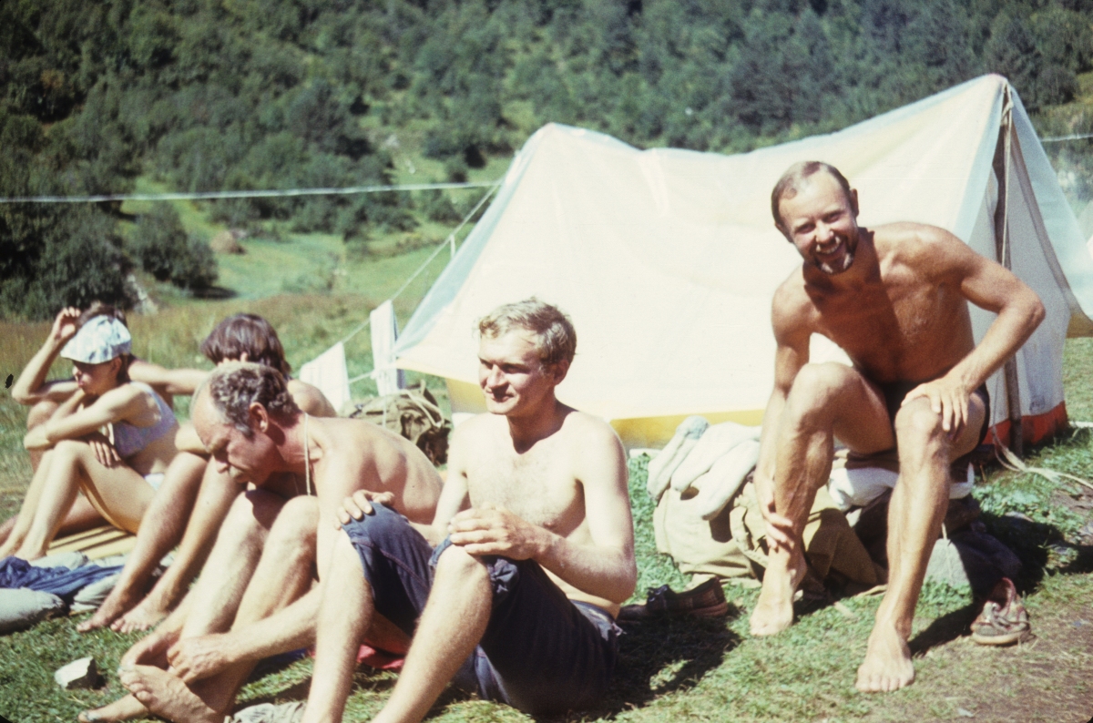 Там же (Дигория, 1979 г.). Справа налево: А. Буров, А. Щербаков, О. Сивков, ?, М. Данилина (Сизова)...посмотреть следующее фото...