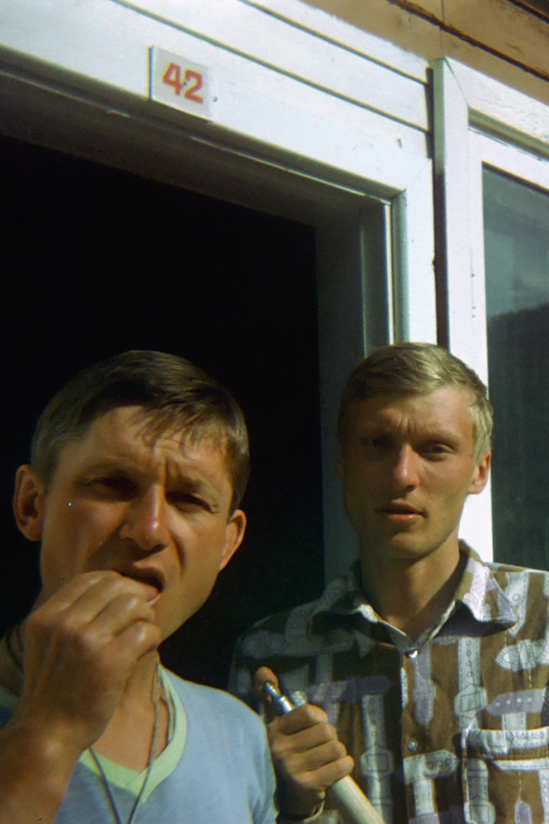 1982 г., Безенги, слева направо: Жора Синельщиков, Юря Филимонов...посмотреть следующее фото...
